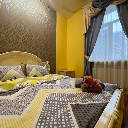 Apartment Near Gulliver Kiev Esterno foto