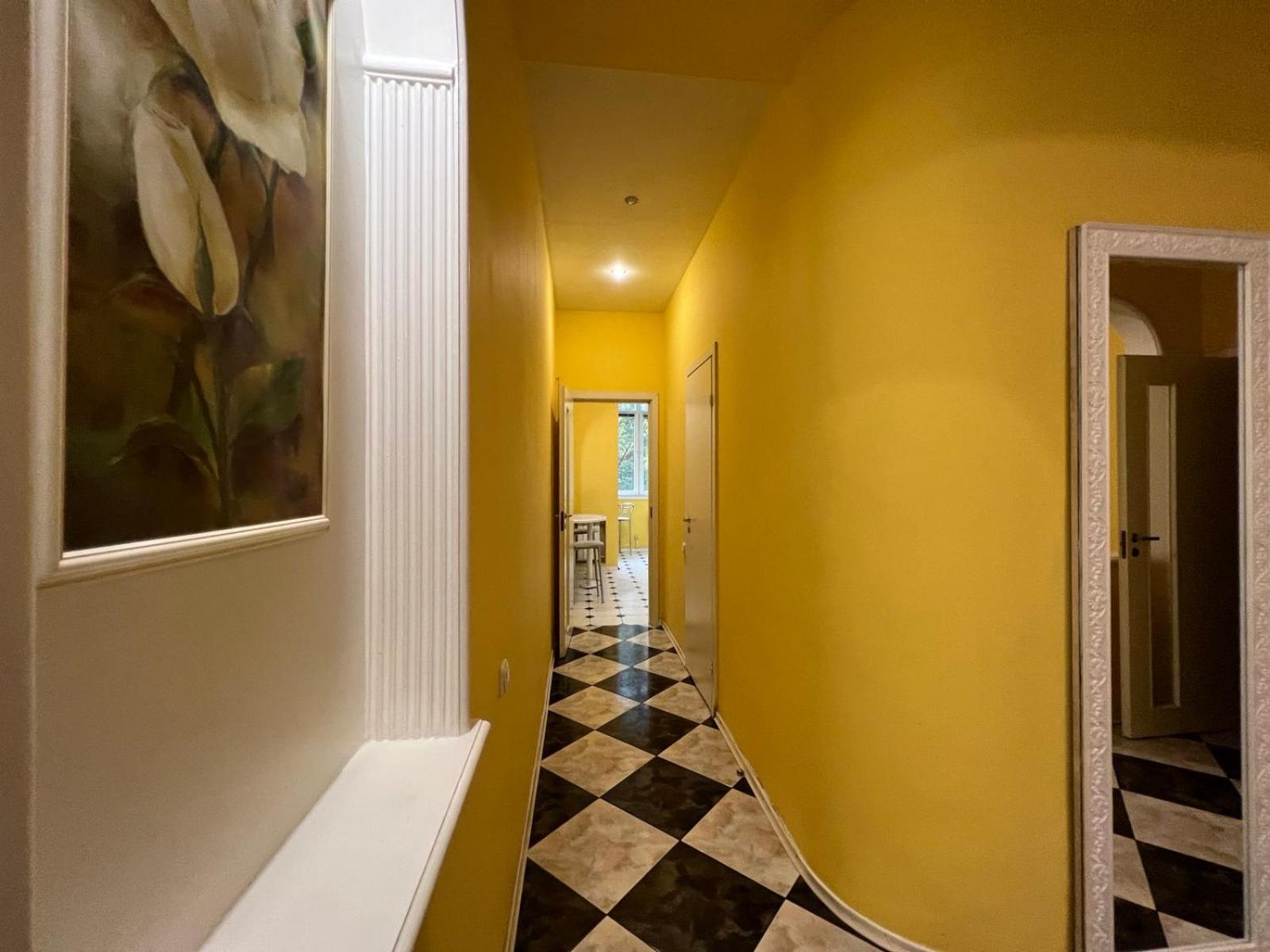Apartment Near Gulliver Kiev Esterno foto