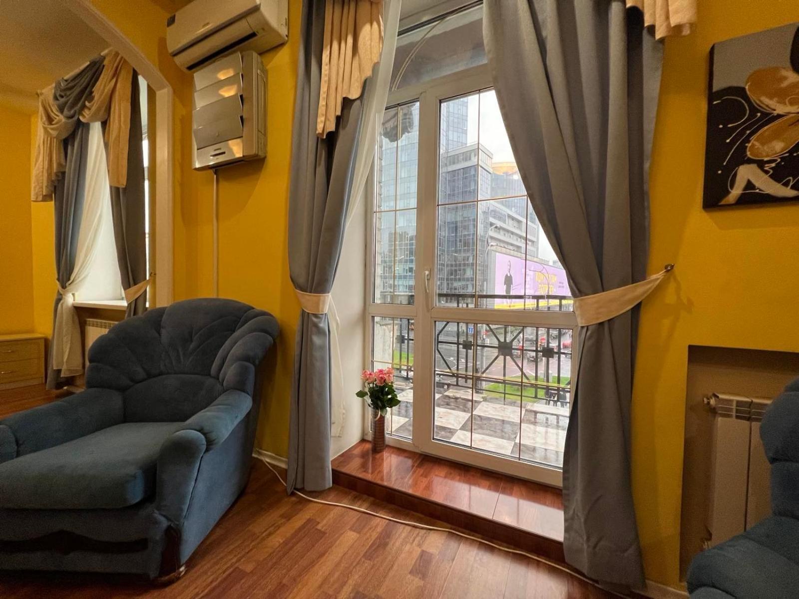 Apartment Near Gulliver Kiev Esterno foto
